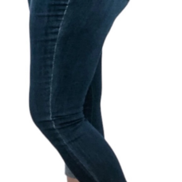 “Walk in the park” Judy Blue - Picture 4 of 8